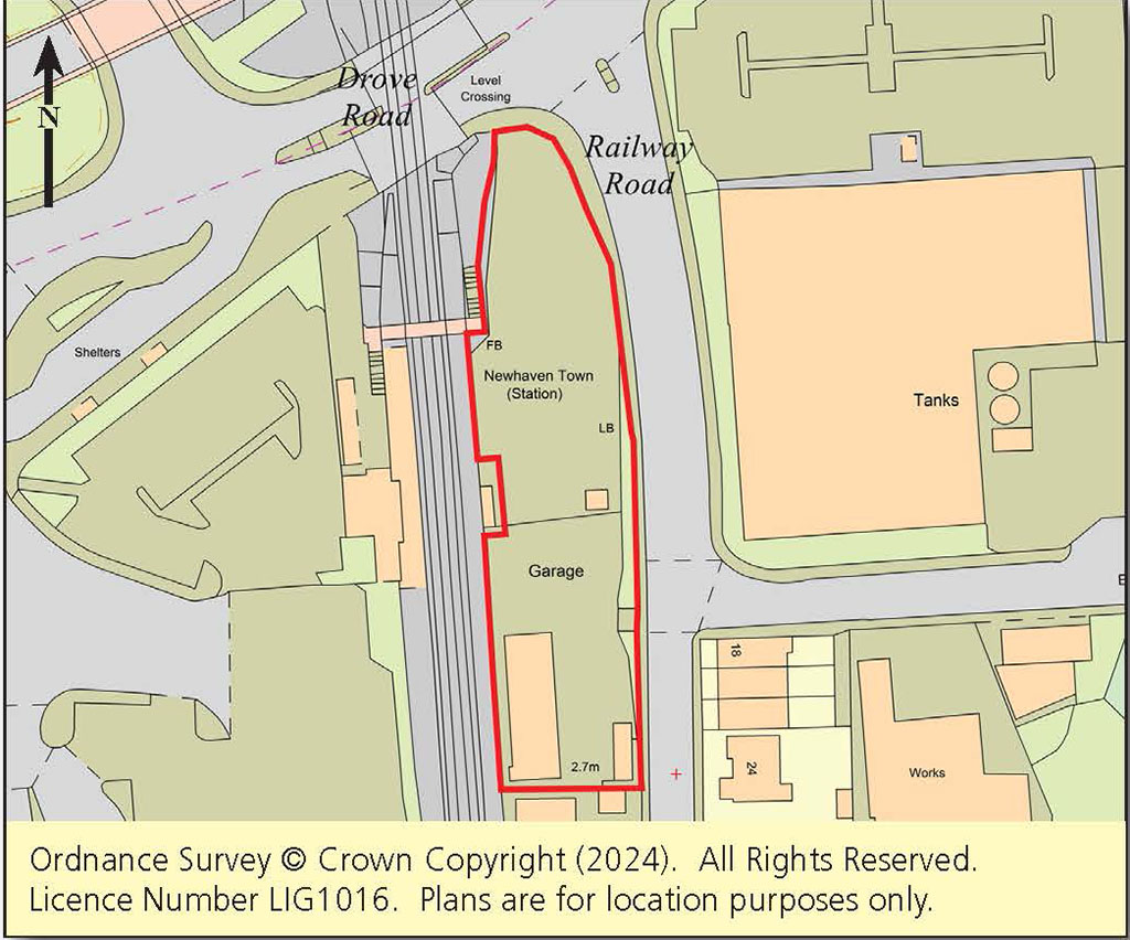 Lot: 99 - LAND WITH RESIDENTIAL PLANNING FOR 33 UNITS -
